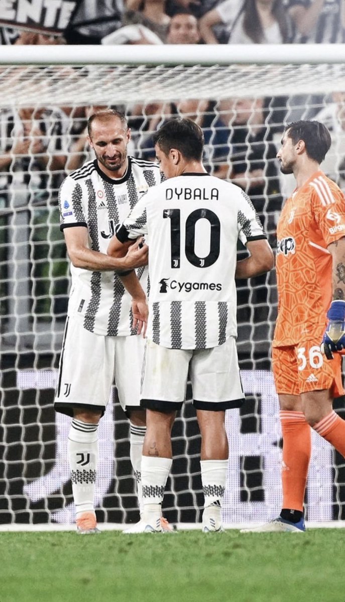 Coringrato8's tweet photo. Paulo Dybala.
Tante lacrime per lui, tante quante Giorgio.

Fa male vederti andare via, tanto 💎

#Grazie ❤️ #FinoAllaFine 😢 https://t.co/CnUe3NezMD