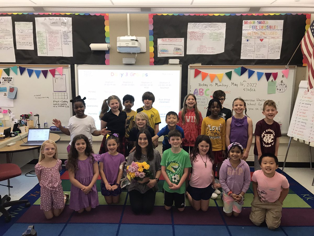 MrsMizesClass's tweet photo. Today was a great day to celebrate our newest college grad!! @ms_seamansclass we are soo proud of you!! 👩‍🎓💐🥳🎉💕 https://t.co/lMBejlvwrl
