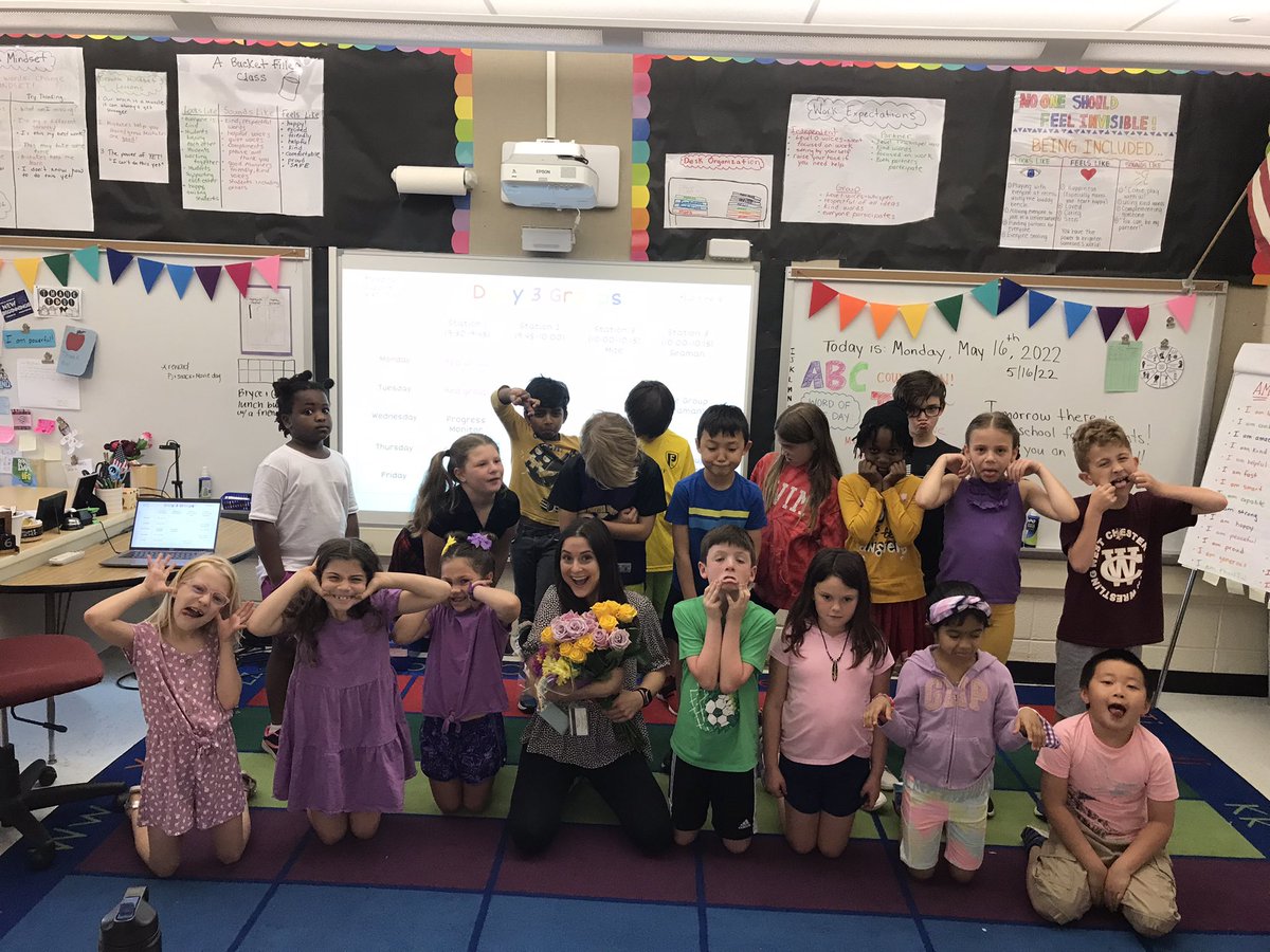 MrsMizesClass's tweet photo. Today was a great day to celebrate our newest college grad!! @ms_seamansclass we are soo proud of you!! 👩‍🎓💐🥳🎉💕 https://t.co/lMBejlvwrl