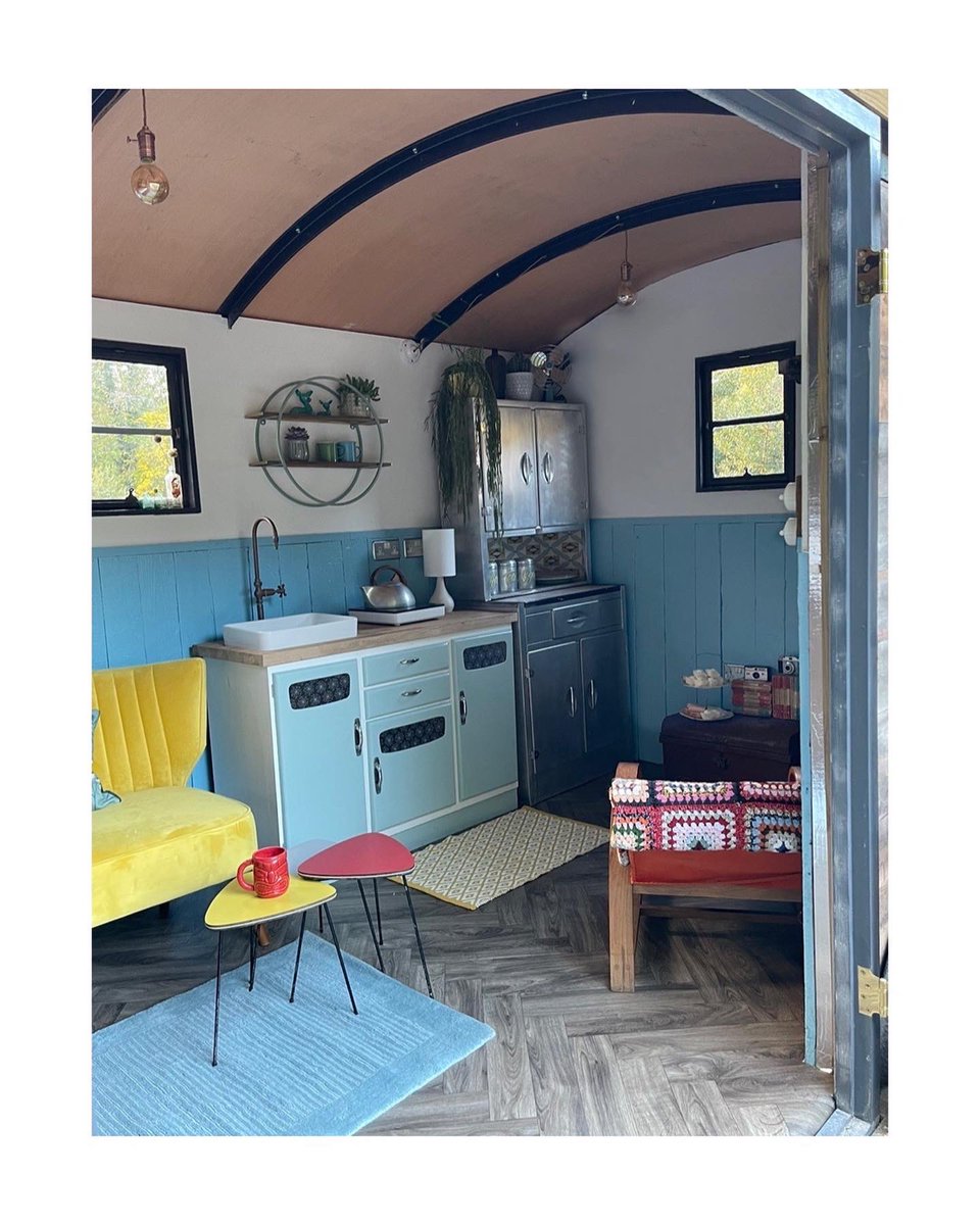 Rascal & Roses tweet media