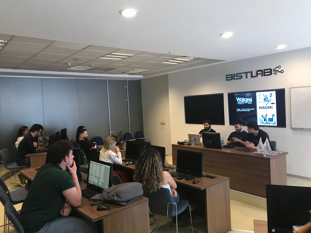 ticaretbft's tweet photo. Bugün, Bankacılık ve Finans Topluluğu olarak “Kripto Paralar, DeFi ve Tokenizasyon” adlı etkinliğimizi gerçekleştirdik. Katılımcılarımız Wagmi Yönetim Kurulu Başkanları Devrim Çaçal ve Enes Başoğlu, Coin Otağ Medya Marketing Manager Alican Çınarbaş’a çok teşekkür ederiz. 🙏🙏 https://t.co/2IAAjr09Th