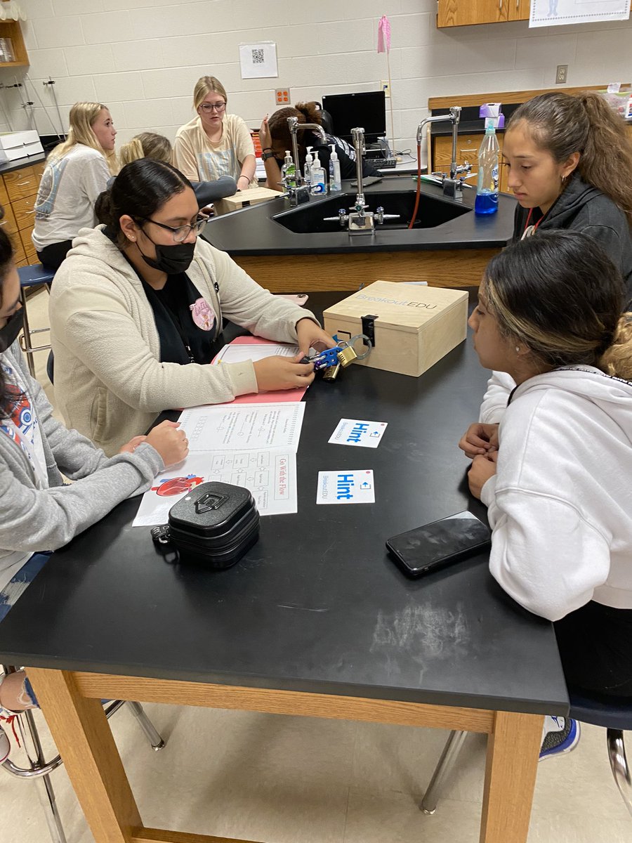 LegacyHSLib's tweet photo. Fun afternoon in @sciyonce Anatomy &amp; Physiology class with these #Lockstars.  Reviewing for finals with @breakoutEDU Congratulations to the winners. #MISDLibLove #everystudentengaged https://t.co/QnXuVZHtaY