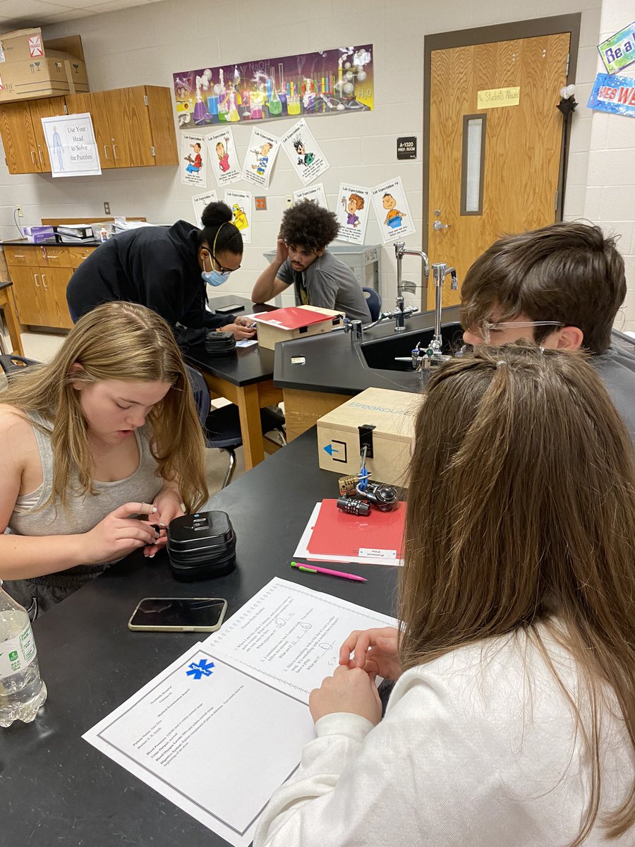 LegacyHSLib's tweet photo. Fun afternoon in @sciyonce Anatomy &amp; Physiology class with these #Lockstars.  Reviewing for finals with @breakoutEDU Congratulations to the winners. #MISDLibLove #everystudentengaged https://t.co/QnXuVZHtaY