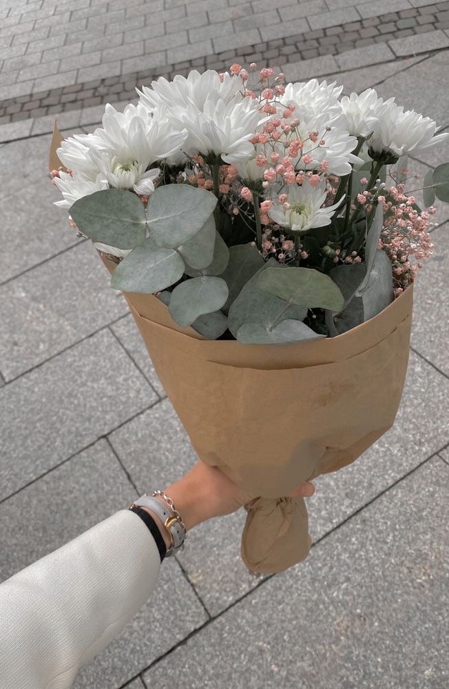 liviuuh's tweet photo. beautiful bouquet. https://t.co/s957PVUAaj