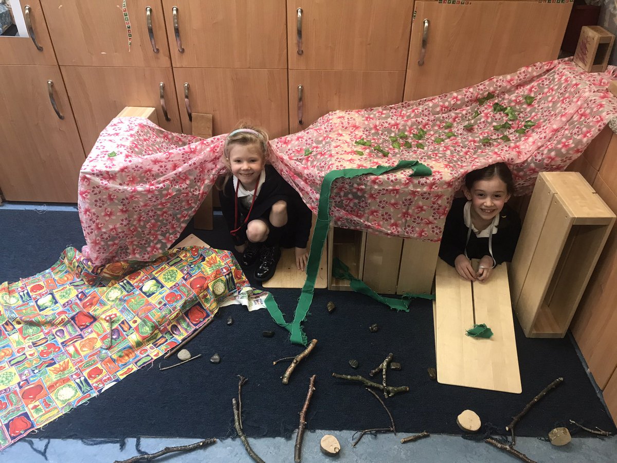 MissBonar_'s tweet photo. Some of our recent block play creations, including a spaceship and some rainforest dwellings 🧱@carmondean_ps https://t.co/2oqBDjPXxr