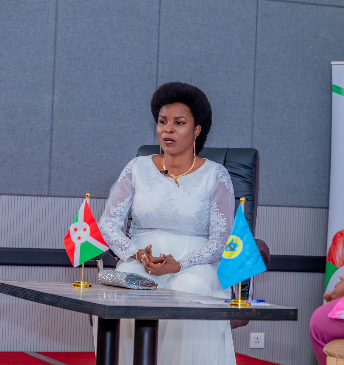 OPDD_Burundi's tweet photo. La Première Dame et Présidente de l'OPDD-Burundi a animé, ce lundi 16/5/2022, une émission spéciale sur l'hygiène menstruelle. https://t.co/64bAiSsKKD