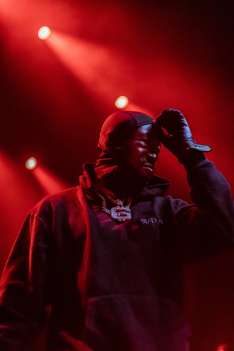 Kurrco's tweet photo. Freddie Gibbs got jumped and had his chain snatched in Buffalo... and he still came out to perform https://t.co/TGAhGffxxP