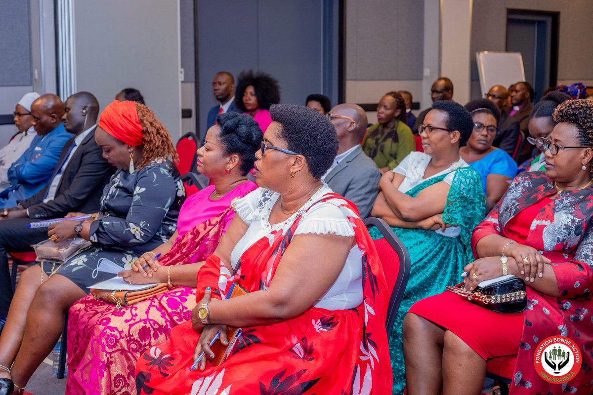 OPDD_Burundi's tweet photo. La Première Dame et Présidente de l'OPDD-Burundi a animé, ce lundi 16/5/2022, une émission spéciale sur l'hygiène menstruelle. https://t.co/64bAiSsKKD
