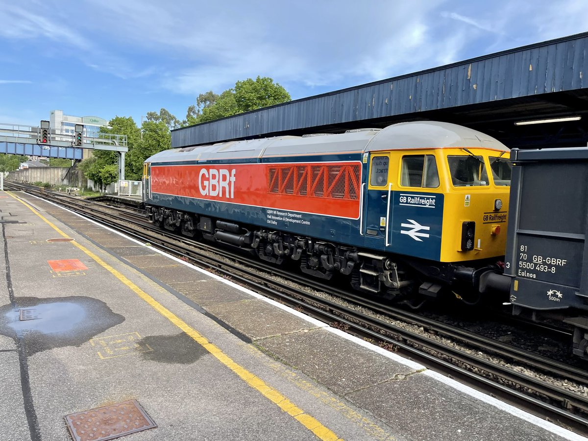 69004 at #SouthamptonCentral #class69 right place right time. 16/05/22.