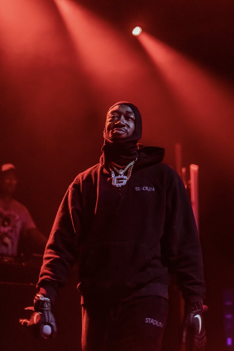 Kurrco's tweet photo. Freddie Gibbs got jumped and had his chain snatched in Buffalo... and he still came out to perform https://t.co/TGAhGffxxP