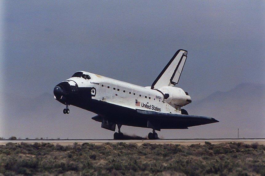 billmeco's tweet photo. OTD 30 years May 30, 1992 #STS49 #SpaceShuttleEndeavour #OV105 lands at #EdwardsAFB after her maiden flight @wghartenstein.com https://t.co/On8BwXscX3