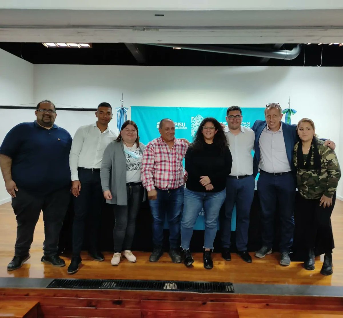 ebmalve's tweet photo. Junto a los directivos del BIRF recrrimos los barrios a intervenir junto a @OpisuPba. Se ejecutaran 67 viviendas licitadas por la empresa Niro en el predio Peribebuy para las Familias de B° San Petersburgo. Tarea que nos llevo 2 años de puro trabajo junto a todo este gran equipo https://t.co/LI2iCEdcTD