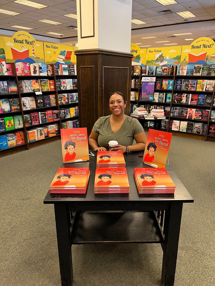MartinPublish's tweet photo. Lia Howard signed books at the book signing in Houston, Texas on May 1st! #BarnesandNoble #Book ✍ #MartinBooks #martinpublishingworldwide https://t.co/Nz1iwK0C06