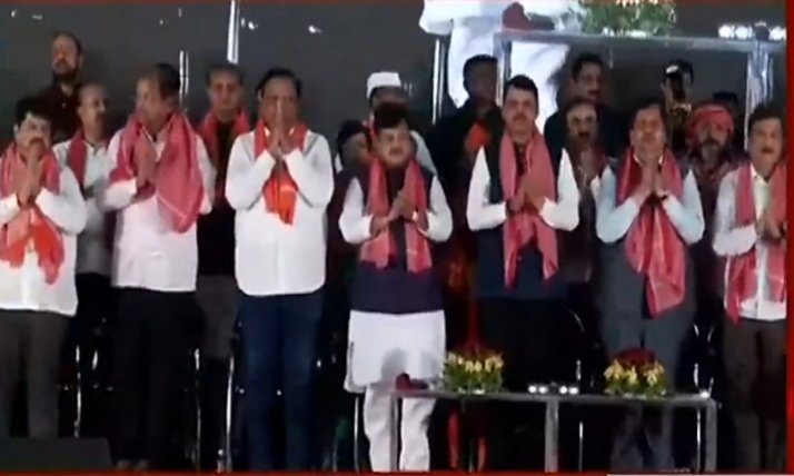RahulV192001's tweet photo. खाईयके पान बनारस वाला 😝
खुल जाये बंद अकल का टाला😂
#CheapBJP #Hindutva https://t.co/hSf6Vg6GmL