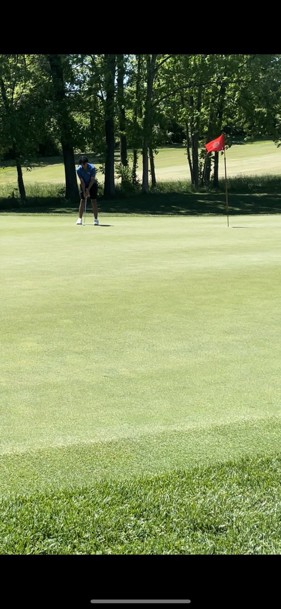 Josh standing over his birdie putt on the Par 5 10th hole.
