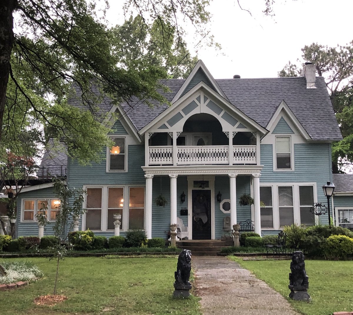MaxVonSama's tweet photo. #Architecture ๐๏ธ Awesome of the Day โญ
โก๏ธ #Victorian #Gothic-ish House ๐ in #Senatobia #Mississippi #USA ๐บ๐ธ via @joewittebrood #SamaPlaces ๐บ
โก๏ธ View More #SamaCollection ๐ https://t.co/Kugls40kPu
https://t.co/1v8rMo0OdJ