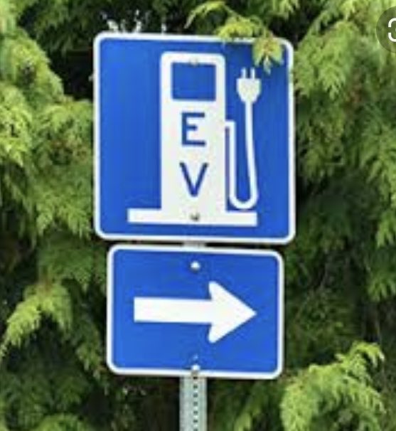 I asked ⁦<a href="/GillFurnissMP/">Gill Furniss MP</a>⁩ The Shadow Secretary of State for Roads if she’d join ⁦<a href="/fairchargeuk/">FairCharge</a>⁩ in campaigning for more EV charging signs on roads- especially motorways - and she agreed. This is so important and so easy to remedy.