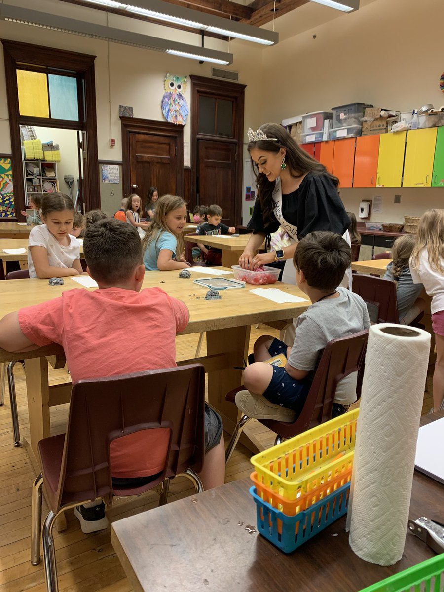 artESBloom's tweet photo. We had a super special #guest today at Bloom! Ms. Louisville Earth came and made seed paper with 1st grade and Mr. Dillow’s class! #bloomhere #@BloomBulldogs #earth #JCPSArt https://t.co/DstzEsql88
