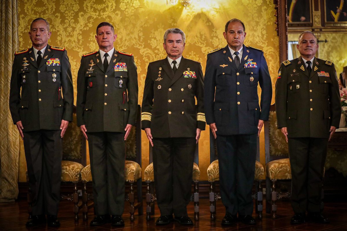 LassoGuillermo's tweet photo. Hoy posesioné oficialmente al nuevo Mando Militar y Policial. Desde esta cartera de Estado seguiremos trabajando para garantizar la seguridad de los ciudadanos y no dudaremos en actuar con mano dura. ¡Éxitos en sus funciones! https://t.co/P7AGMuV5Rj