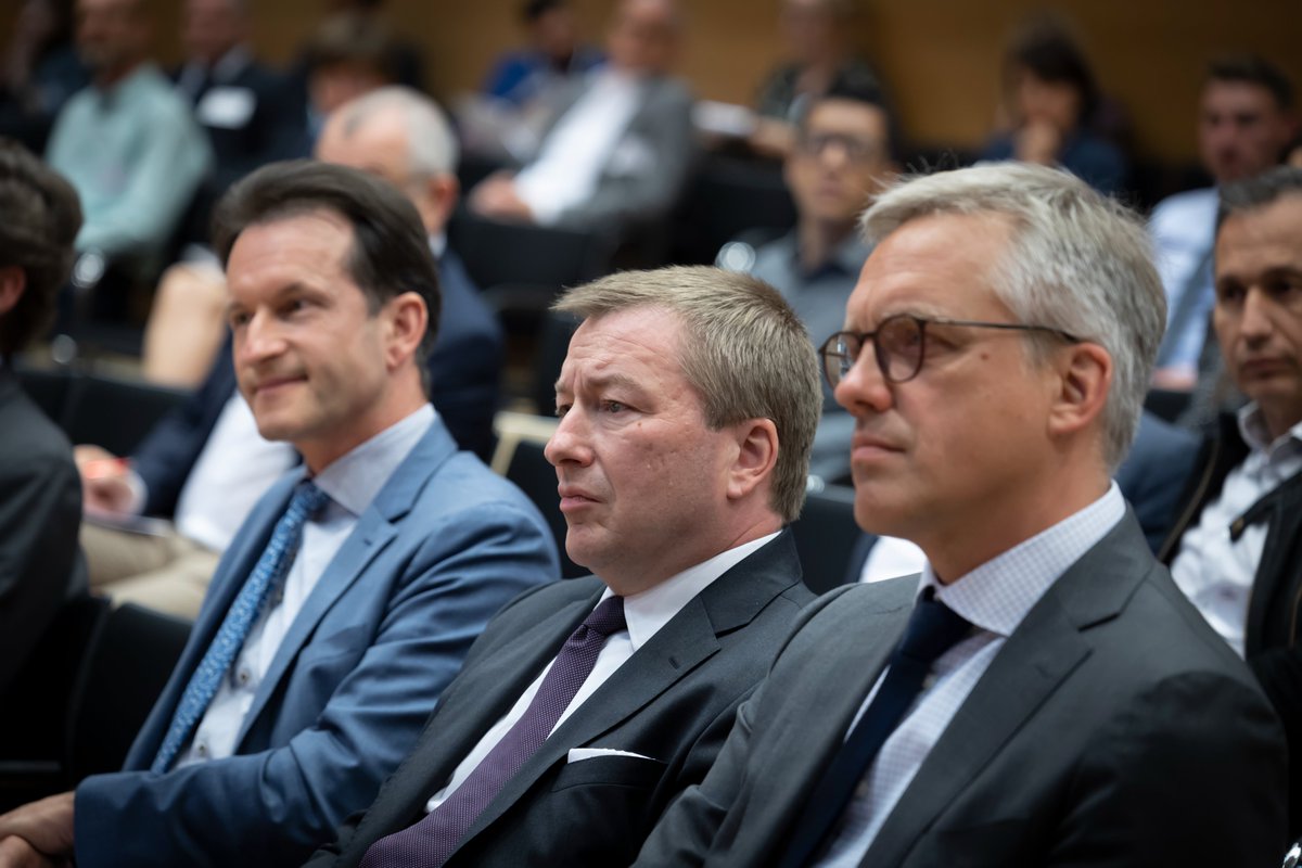 ccluxembourg's tweet photo. #Ready4AI
Premier volet du cycle de conférences Ready4AI cet après-midi à la @ccluxembourg. 
✅Objectif ? Sensibiliser les #entreprises aux règles concernant l’Intelligence Artificielle, qui vont poser le cadre des futures obligations de chaque acteur économique en la matière. https://t.co/7Zsx3MXICI