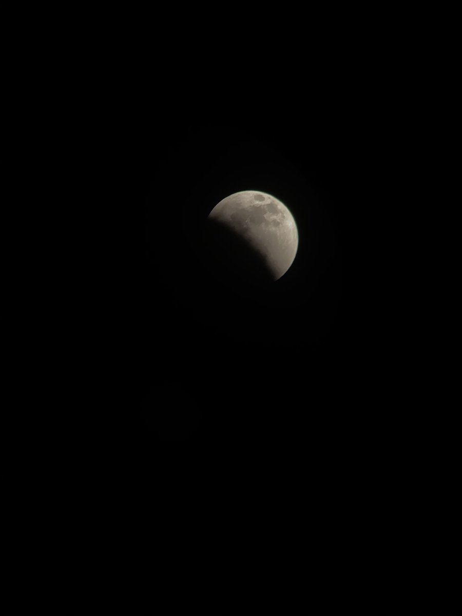 kmhat10's tweet photo. lunar eclipse 5.15.22 https://t.co/nu4oiyjZtS