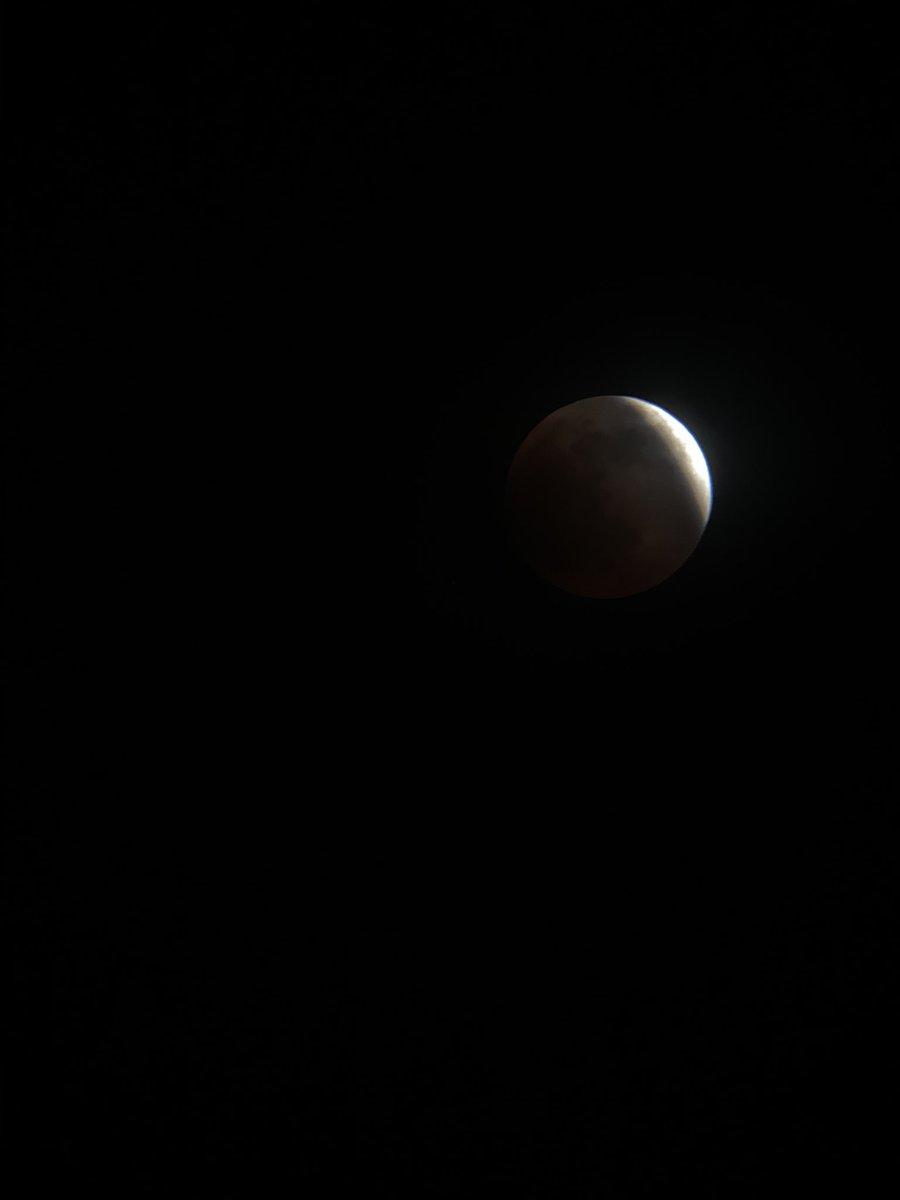 kmhat10's tweet photo. lunar eclipse 5.15.22 https://t.co/nu4oiyjZtS