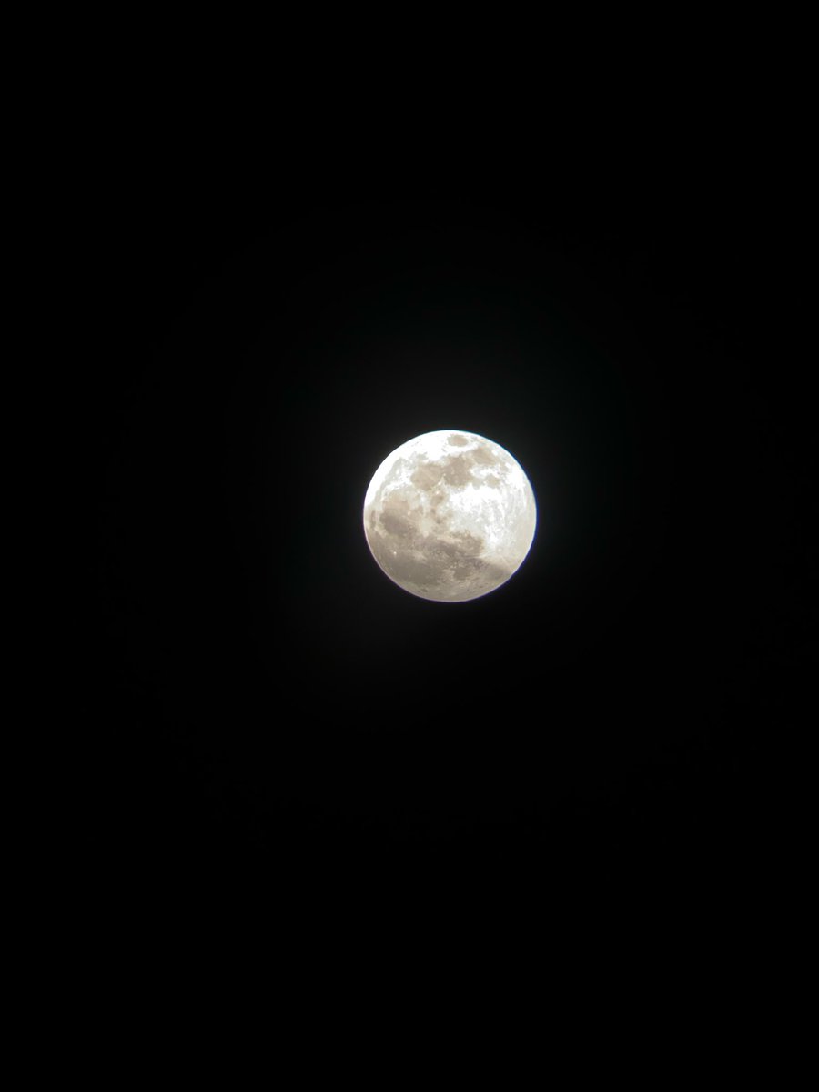 kmhat10's tweet photo. lunar eclipse 5.15.22 https://t.co/nu4oiyjZtS
