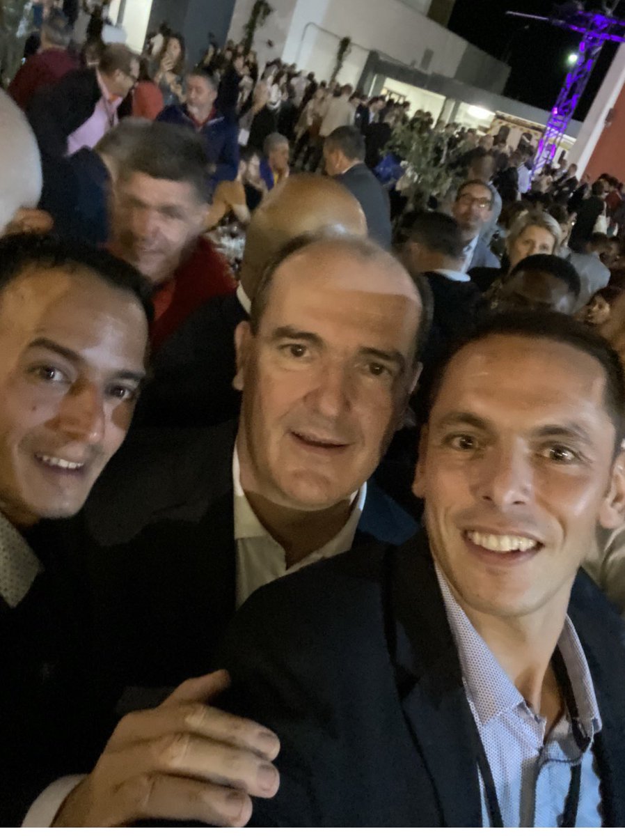 Sebhrlt's tweet photo. Félicitations Elisabeth Borne pour sa nomination en tant que Première ministre ! 

🙋‍♂️ À bientôt Jean Castex !
Merci pour ces deux années à la tête du Gouvernement ! @Elisabeth_Borne  @JeanCASTEX  @gouvernementFR @EmmanuelMacron @renais https://t.co/gA0heGuDD7