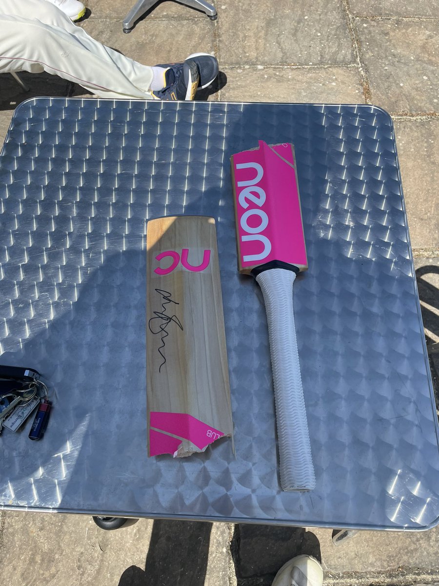 KangGurinder's tweet photo. @NeonCricketUK @Ian_Bell @bet365 Unfortunately, it only lasted 3 games ☹️. https://t.co/RyY4cUCiHu