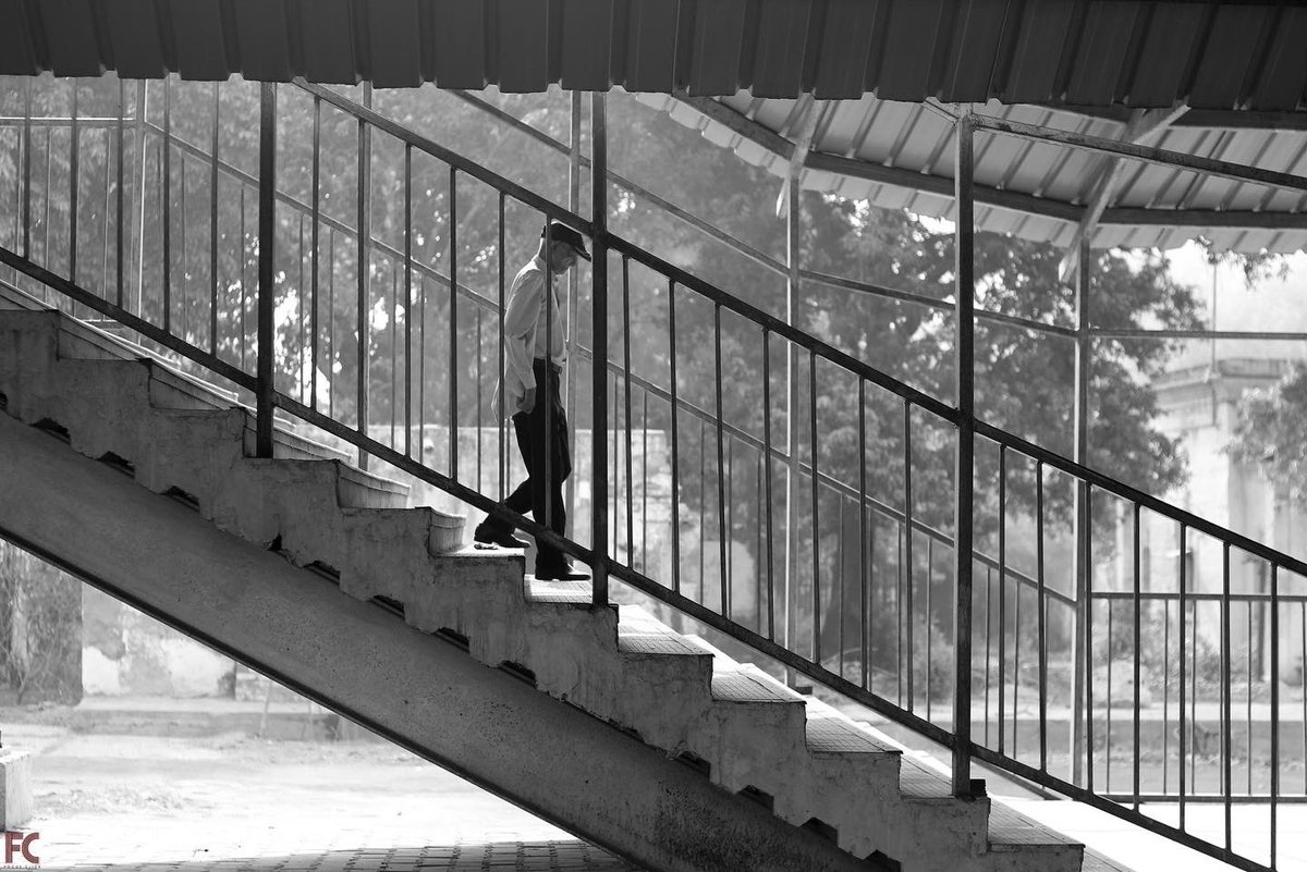 FocusClick_'s tweet photo. Tera rasta chodu na 🚶🏻
Name - Stop failing or falling #6
Photograph By - @Paras_jain_05
#focusclick #streetphotography #natgeoyourshot #blackandwhite #meerut #UttarPradesh https://t.co/VhSXXcqFWT