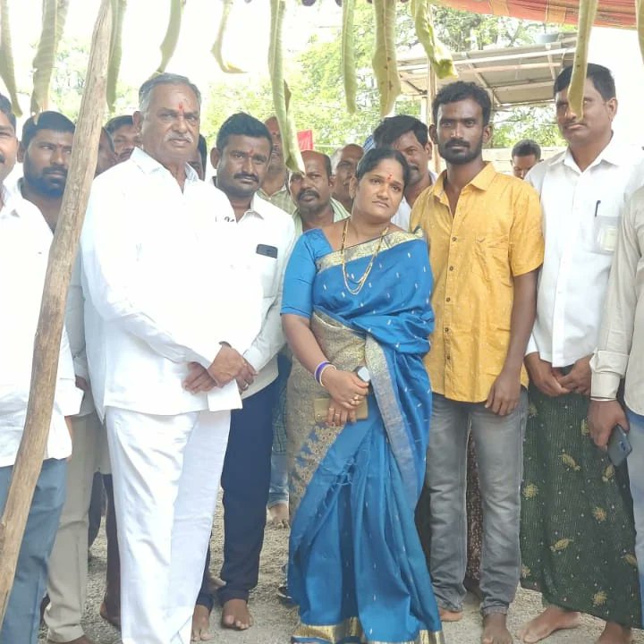 brs_peddapalli's tweet photo. పెద్దపల్లి నియోజకవర్గం జూలపల్లి మండలం కుమ్మరి కుంట గ్రామంలో నిర్వహించిన వెంకటేశ్వర స్వామి రథోత్సవంలో పాల్గొన్న గౌరవ ఎమ్మెల్యే శ్రీ దాసరి మనోహర్ రెడ్డి @dasari_manohar గారు.
#Julapally #Peddapalli #TRSParty #KCR #DMR
@KTRTRS @ysathishreddy https://t.co/qXBo2eTKut