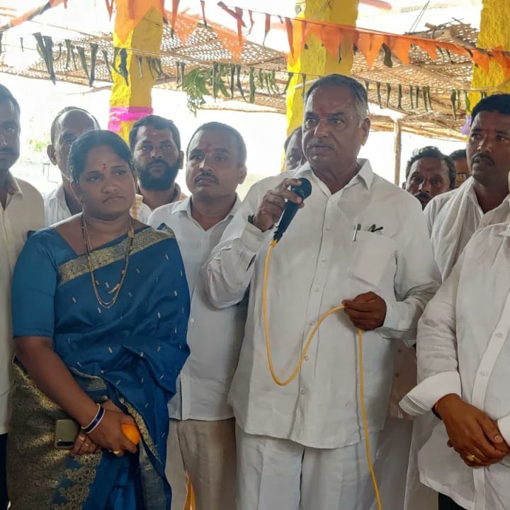 brs_peddapalli's tweet photo. పెద్దపల్లి నియోజకవర్గం జూలపల్లి మండలం కుమ్మరి కుంట గ్రామంలో నిర్వహించిన వెంకటేశ్వర స్వామి రథోత్సవంలో పాల్గొన్న గౌరవ ఎమ్మెల్యే శ్రీ దాసరి మనోహర్ రెడ్డి @dasari_manohar గారు.
#Julapally #Peddapalli #TRSParty #KCR #DMR
@KTRTRS @ysathishreddy https://t.co/qXBo2eTKut