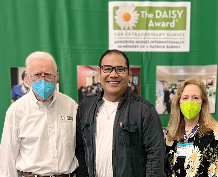 reymanherrera's tweet photo. Happiest to meet the family who initiated the Daisy Award Recognition for extraordinary Nurse. The recognition I recently received. @aacnhouston #Nti2022 https://t.co/vDDTTOdyLb