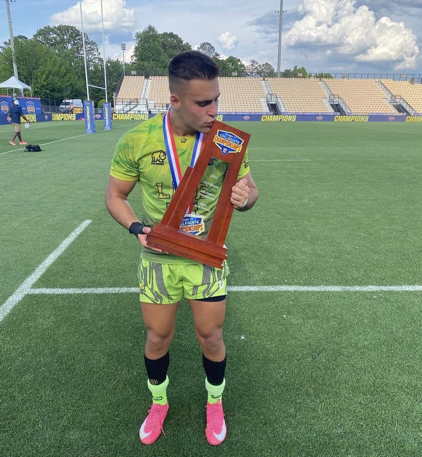 rugbyespanol's tweet photo. Darío Porta, jugador español de @lifeumrugby e internacional U20 con @ferugby, se ha proclamado campeón del @USARugby Collegiate 7s de Estados Unidos. Casi nada. 

🙌🏽🥇🇺🇸 https://t.co/2c40CDro0m