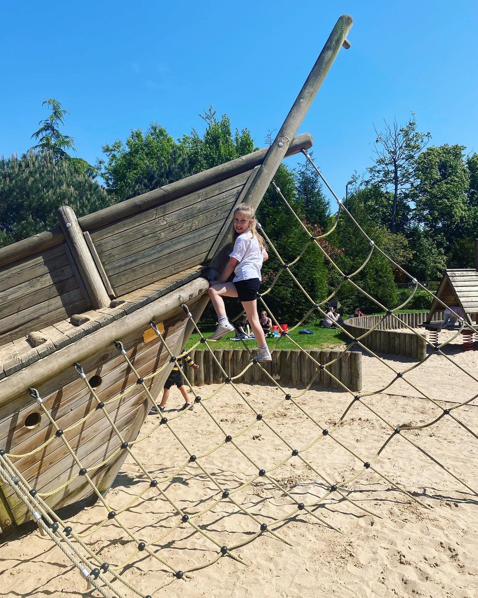daniellekerr_'s tweet photo. For her homework this week before she got poorly, Lucy chose to spend time outdoors with family and eat her favourite food (ice cream of course)!🍦👨‍👩‍👧‍👦 @roalddahlclass @witton_walkce https://t.co/u3h85XQfPl