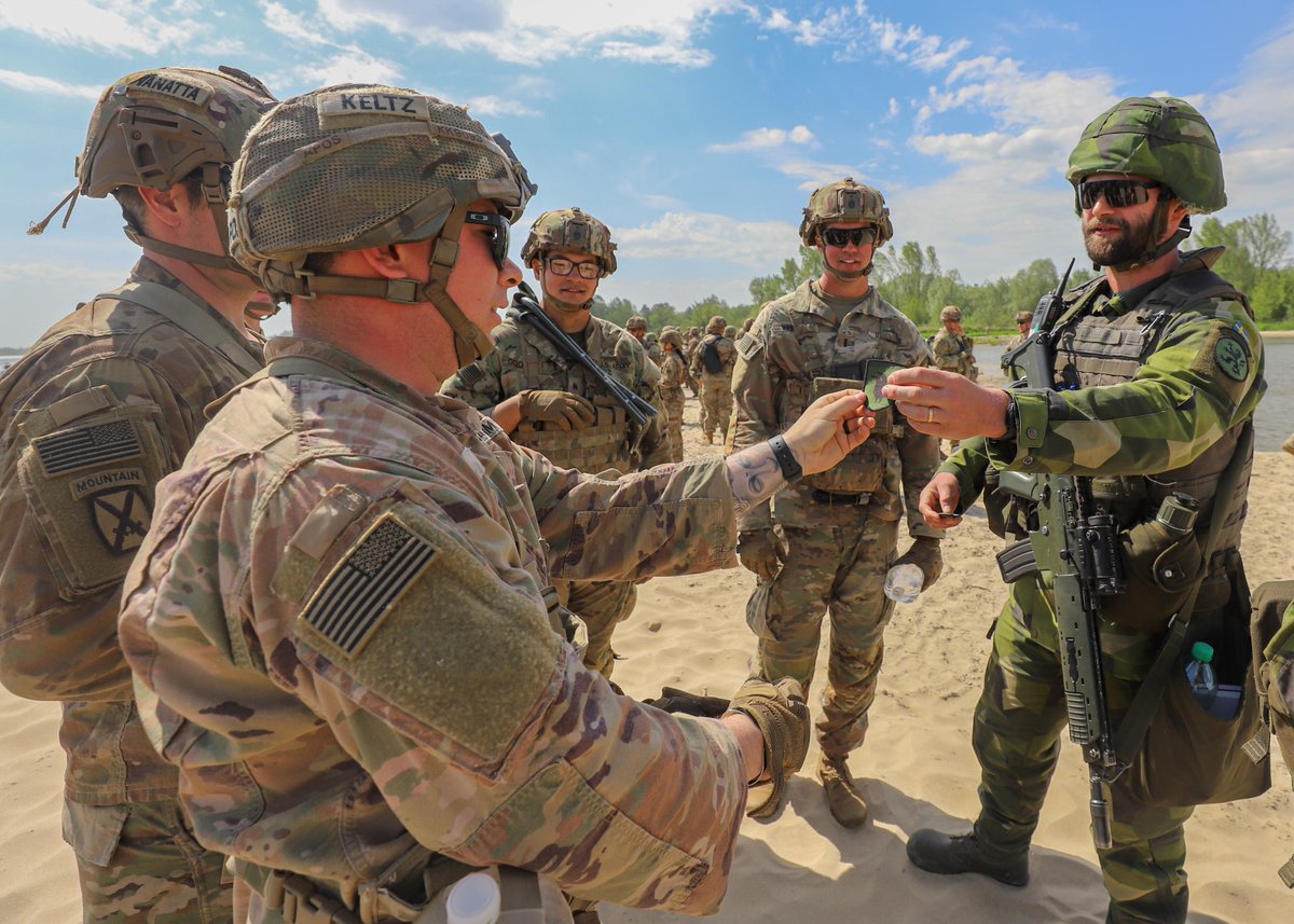 VCorps's tweet photo. Friday, during #DefenderEurope 22, an entire float ribbon bridge system from the @405thAFSB was employed by the 🇺🇸 🇫🇷 🇵🇱 and 🇸🇪 military forces to cross the Vistula River in Poland. #ItWillBeDone #StrongerTogether #WeAreNATO

Read more  ➡️ https://t.co/bJGL7pPC0c https://t.co/oa0hr98UOk