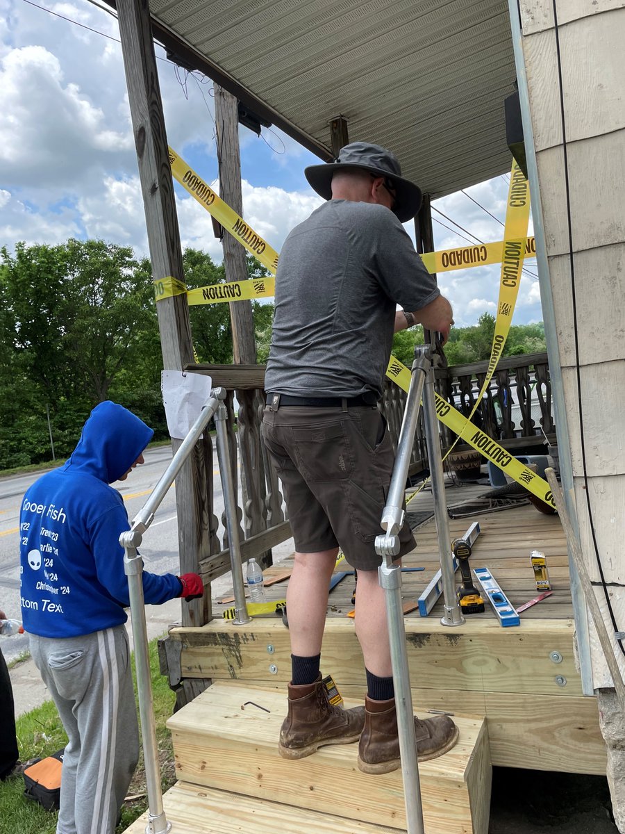 Elevar_Design's tweet image. Our Repair Affair crew from this weekend! We worked with @PWCCincy on Saturday morning to replace some steps and a fence. PWC provides critical home repair maintenance services, helping to restore safety and security to their clients, learn more here: bit.ly/38uwwaQ