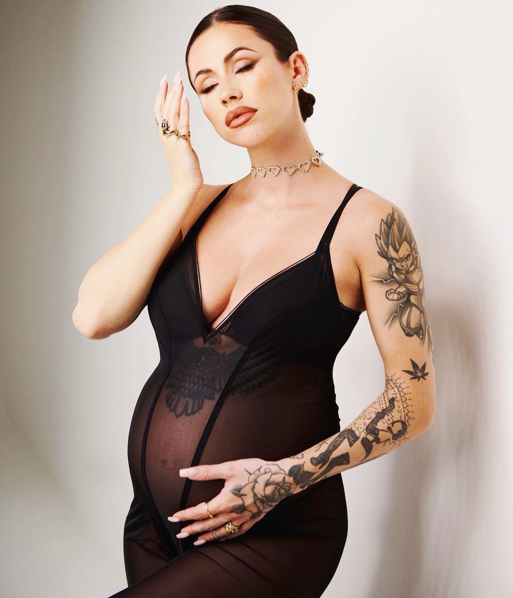 gossipytbFR's tweet photo. ✅ Félicitations à @GaelleGD et son mari Daan qui attendent leur premier enfant ! xoxo gy. https://t.co/qQlc6nDVHu