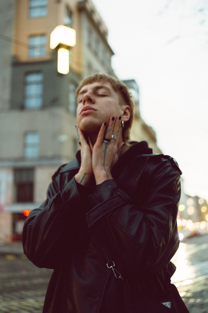 kitiwullich's tweet photo. Another dope photoshoot 📸🍒

#photo #photographer #portrait #praha #prague #model #exhibition https://t.co/Fwc1MHsZ7t