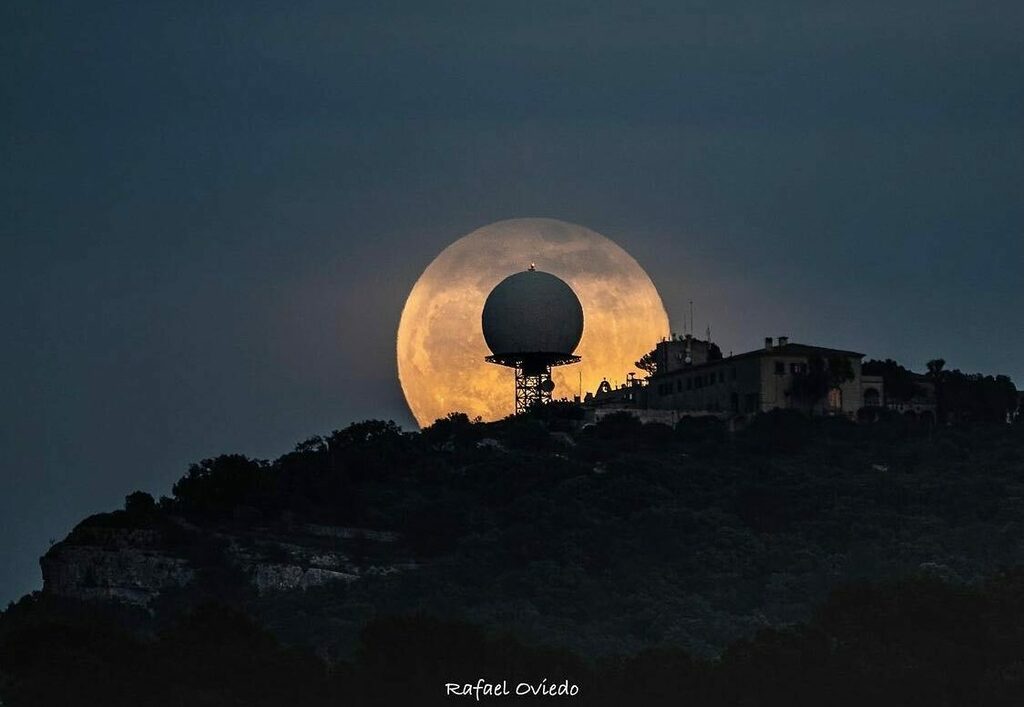 InstagramersMA's tweet photo. Bona tarda!!!
La menció d'avui és per aquesta fotografia de sa Lluna de Sang de @rafael.oviedo
Vos convidam a visitar la seva galeria!!!
#igersmallorca #igersbalears #igersspain #igers #illesbalears #mallorca #mallorcaisland #mallorcaparadise #mallorc… https://t.co/vfgyS8ln83 https://t.co/5jvJkybLtV