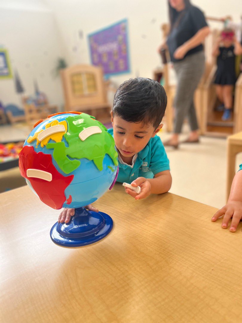 prenurserybisc's tweet image. Where to, gumshoe? Aiden P. of the #darlingducklings is planning his trip around the world! Happy Monday all! #bisclp #bisclincolnpark #nordangliaeducation #prenursery @BISCLincolnPark