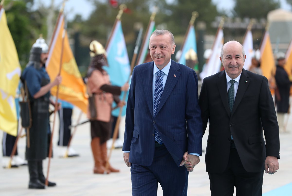 rterdogan_ar's tweet photo. استضفنا اليوم شقيقنا العزيز الرئيس الجزائري السيد عبد المجيد تبون وذلك بمناسبة الاجتماع الاول لمجلس التعاون رفيع المستوى بين البلدين. 

حيث نعمل جاهدين على تعزيز تعاوننا مع جميع أشقائنا في أفريقيا على أساس الشراكة المتكافئة والمكاسب المتبادلة. https://t.co/QQqGe1zENN
