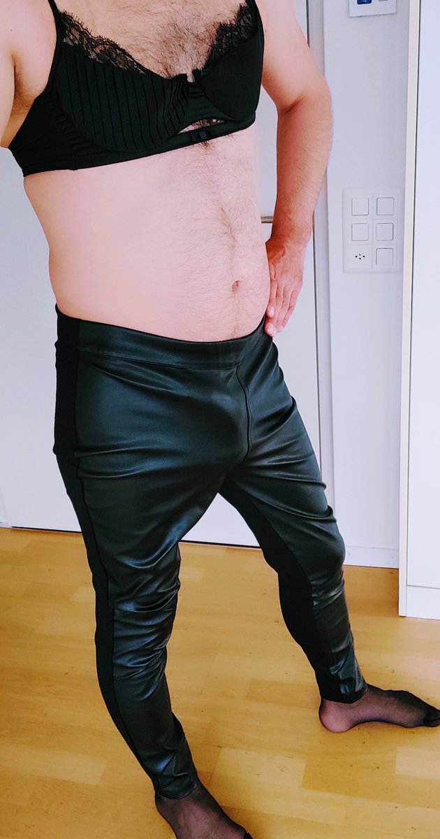 Zeigher1's tweet photo. Finally Home alone, and intermediatly jump into #wifesunderwear. So many pieces to explore🤪... #crossdress #crossdressing #meninlingerie #maninnylon #maninpanties
#nylonlover https://t.co/UbVsDrybtl