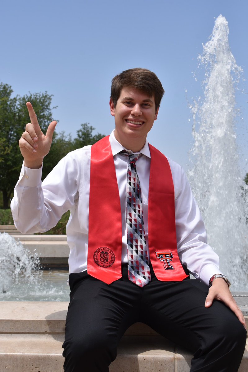 ethan_monogue's tweet photo. May 2022 - B.S Sport Management

#WreckEm 🔴⚫️👆🏻 https://t.co/XSjCjwECbU