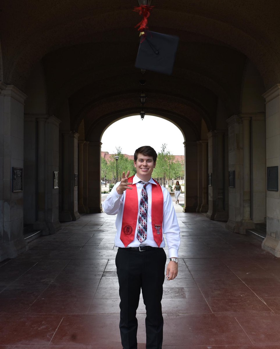 ethan_monogue's tweet photo. May 2022 - B.S Sport Management

#WreckEm 🔴⚫️👆🏻 https://t.co/XSjCjwECbU