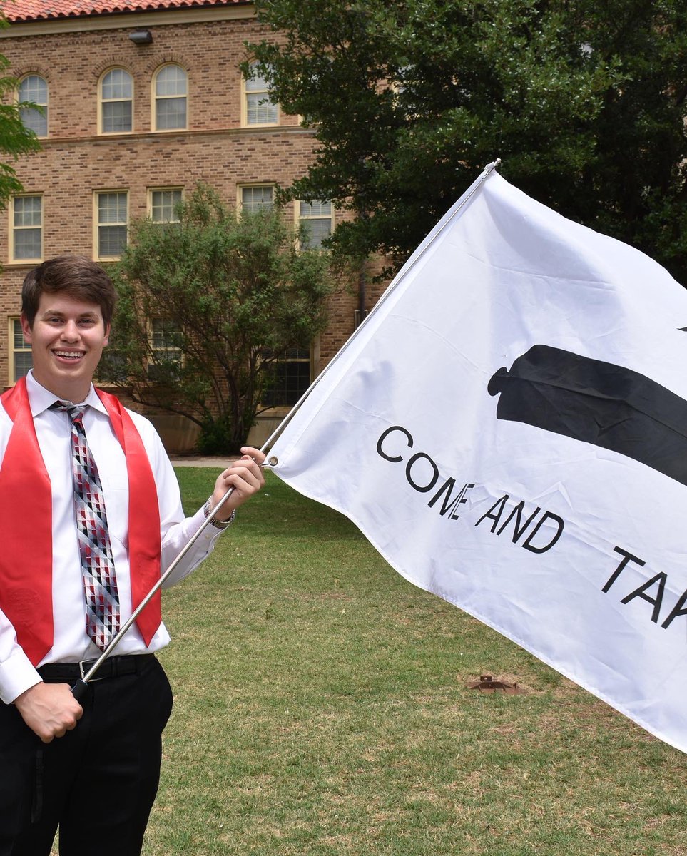ethan_monogue's tweet photo. May 2022 - B.S Sport Management

#WreckEm 🔴⚫️👆🏻 https://t.co/XSjCjwECbU