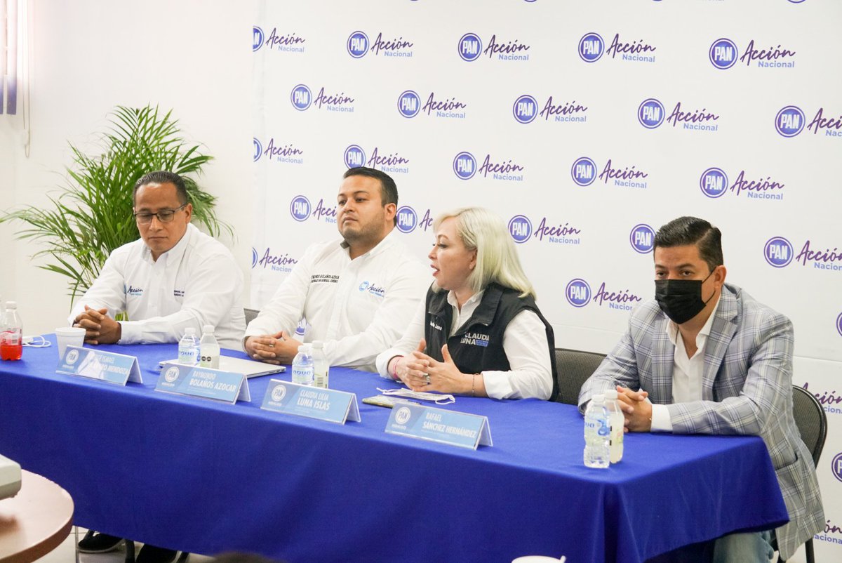 PoliticsWorld90's tweet image. #PANHidalgo rumbo a las #Elecciones2022, se establecen los lineamientos jurídicos Raymundo Bolaños e Ismael Navarro, equipo jurídico de @AccionNacional, y Rafael Sánchez,  representante del PAN ante el INE.