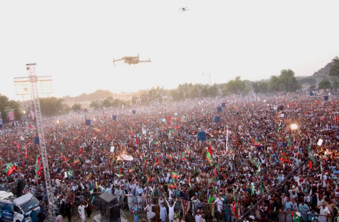ImranKhanPTI's tweet photo. InshaAllah Islamabad Haqiqi Azadi March will break all records.  #SwabiJalsa
 #امپورٹڈ_حکومت_نامنظور https://t.co/dEniQ760v6