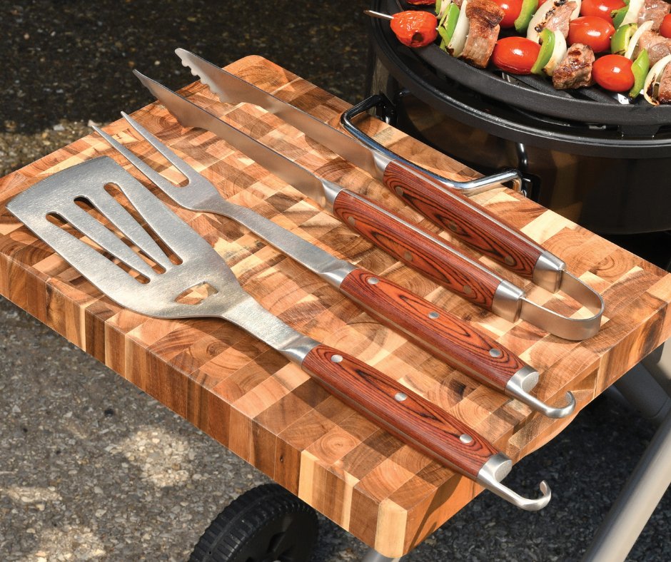 LifeLongGifts's tweet photo. Summer cookouts aren’t just about the food. They’re also a great opportunity to grow relationships! Kick up the party a notch and remind someone you care with our custom engraved grill sets. https://t.co/6cx2eYLV34 https://t.co/uOfvAKVnsR