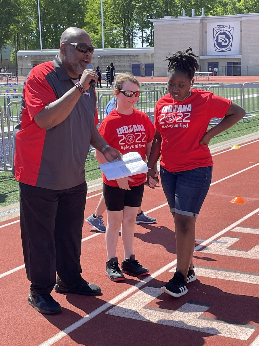 kbymom's tweet photo. Proud Bears @McClelland_ES #unifiedgames #wearewayne https://t.co/tTseUgri9b